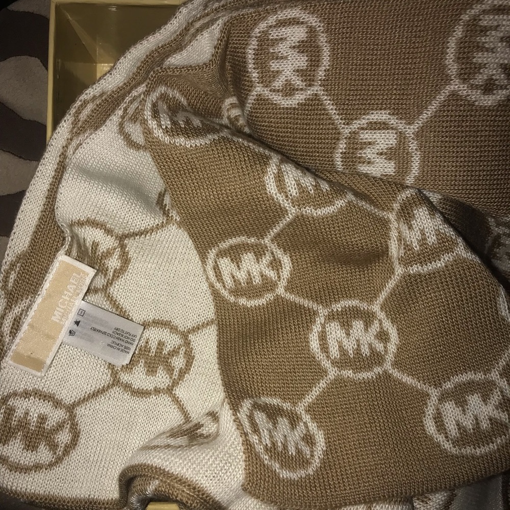COPY - MICHAEL KORS REVERSIBLE SCARF